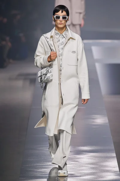 Look 28